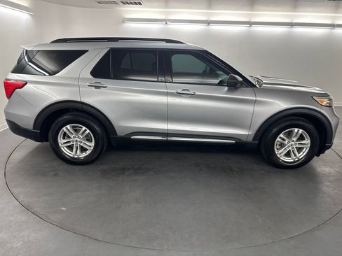 Used 2021 Ford Explorer XLT RWD image 4