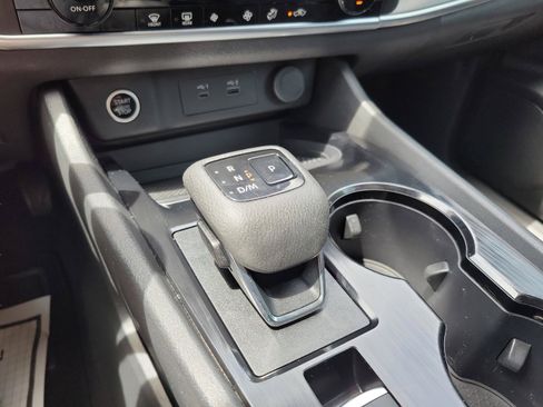 Used 2023 Nissan Rogue SV FWD image 7