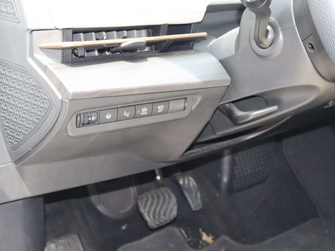 Used 2024 Nissan Ariya FWD image 23