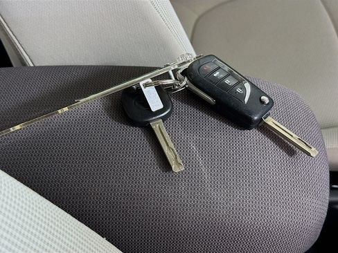 Used 2020 Toyota Corolla LE FWD image 32