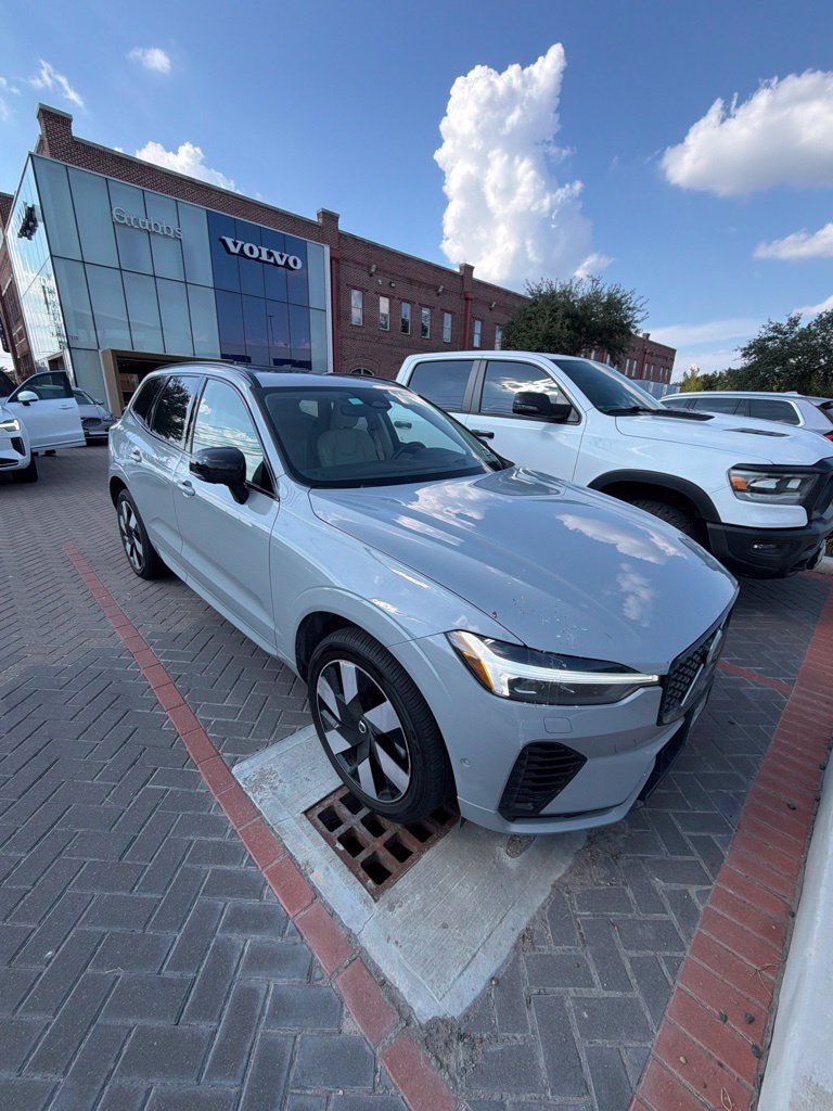 Used 2024 Volvo XC60 T8 Ultimate w/ Protection Package Premier AWD/4WD image 1