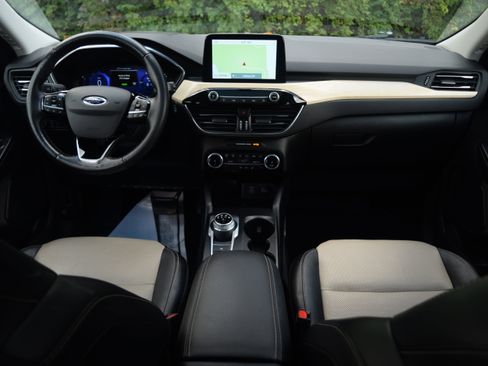 Certified 2022 Ford Escape Titanium w/ Titanium Premium Package image 8