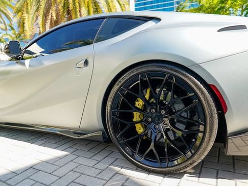 Used 2018 Ferrari 812 Superfast RWD image 18