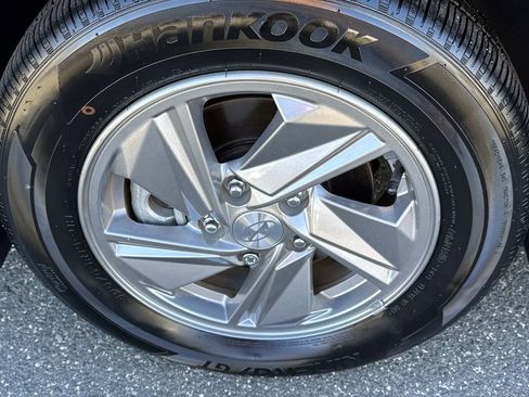 Used 2025 Hyundai Elantra SE image 10