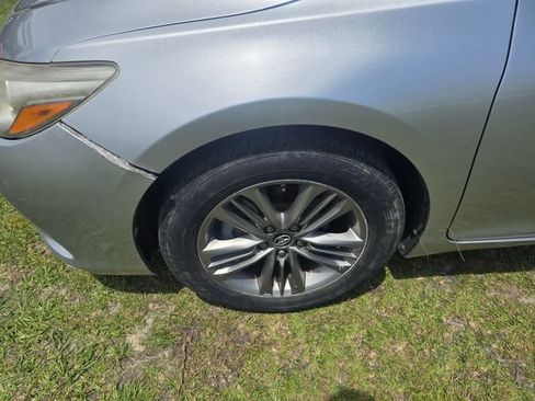 Used 2017 Toyota Camry SE FWD image 2