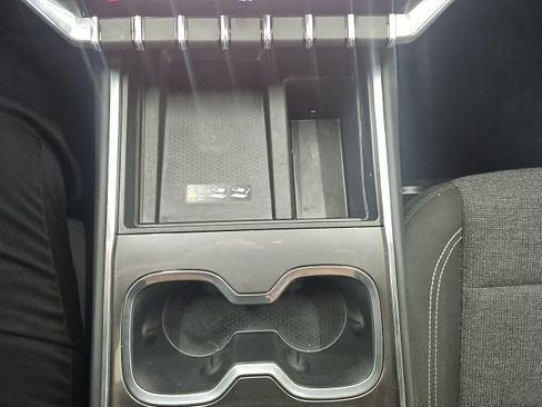 Used 2025 GMC Acadia Elevation image 11