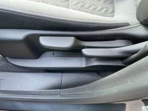 Used 2022 Chevrolet Equinox LS image 23