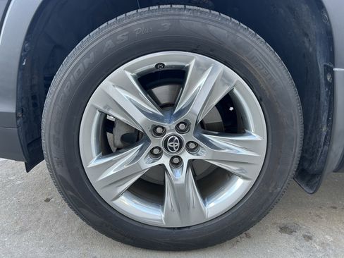 Used 2017 Toyota Highlander Limited AWD/4WD image 8