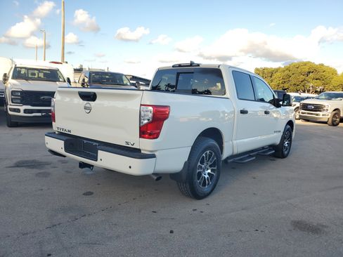 Certified 2024 Nissan Titan SV w/ SV Convenience Package image 7