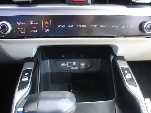 Certified 2025 Kia Sorento EX w/ Panoramic Sunroof Package FWD image 43