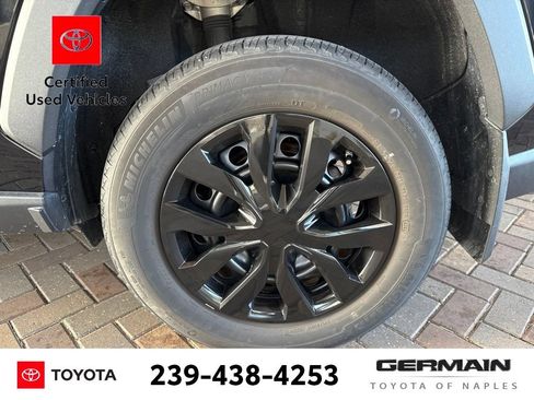 Used 2022 Toyota RAV4 LE AWD/4WD image 10
