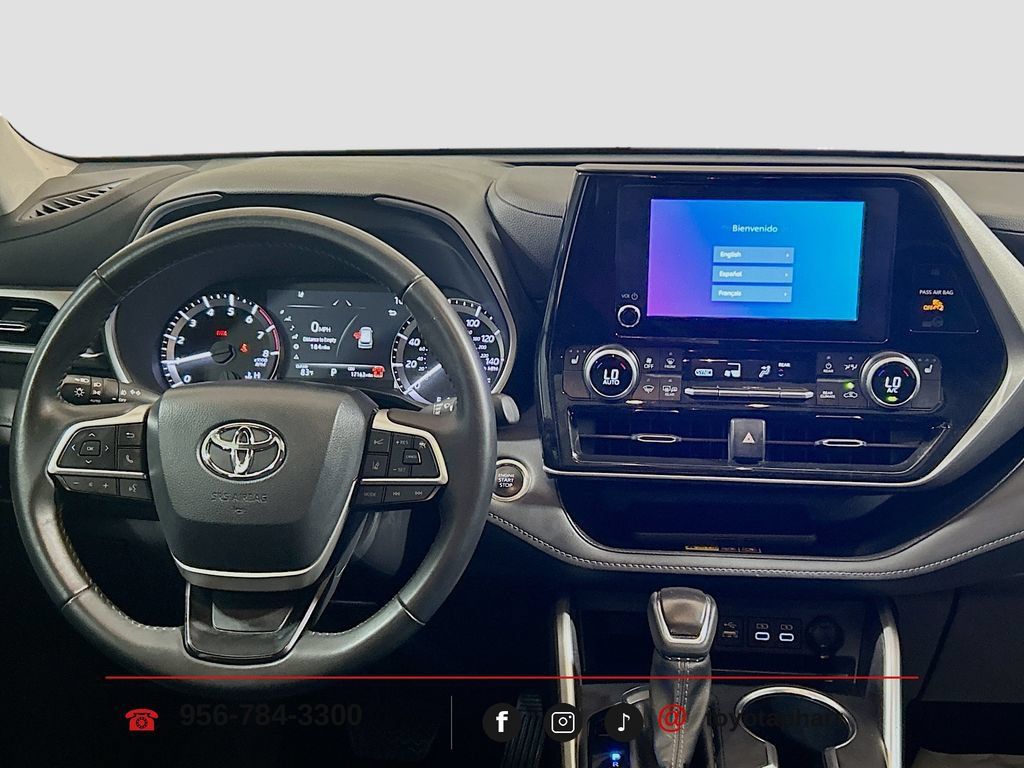 Used 2025 Toyota Highlander XLE FWD image 21