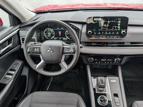 Used 2023 Mitsubishi Outlander SE image 19