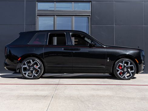 New 2026 Rolls-Royce Cullinan Black Badge image 12