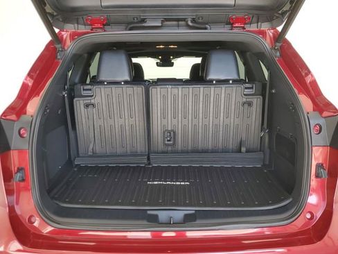 Used 2022 Toyota Highlander XSE image 11