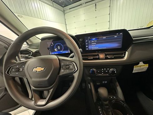 Used 2025 Chevrolet TrailBlazer LS w/ LS Convenience Package AWD/4WD image 34