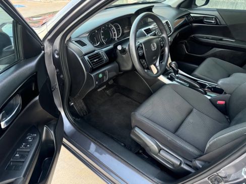 Used 2017 Honda Accord LX image 7