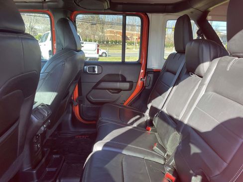 Used 2019 Jeep Wrangler Unlimited Sahara image 15