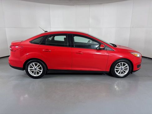 Used 2016 Ford Focus SE w/ Reverse Sensing Package image 10