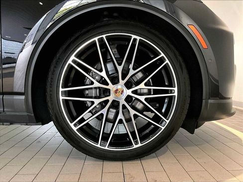 Used 2024 Porsche Macan 4 Electric image 14