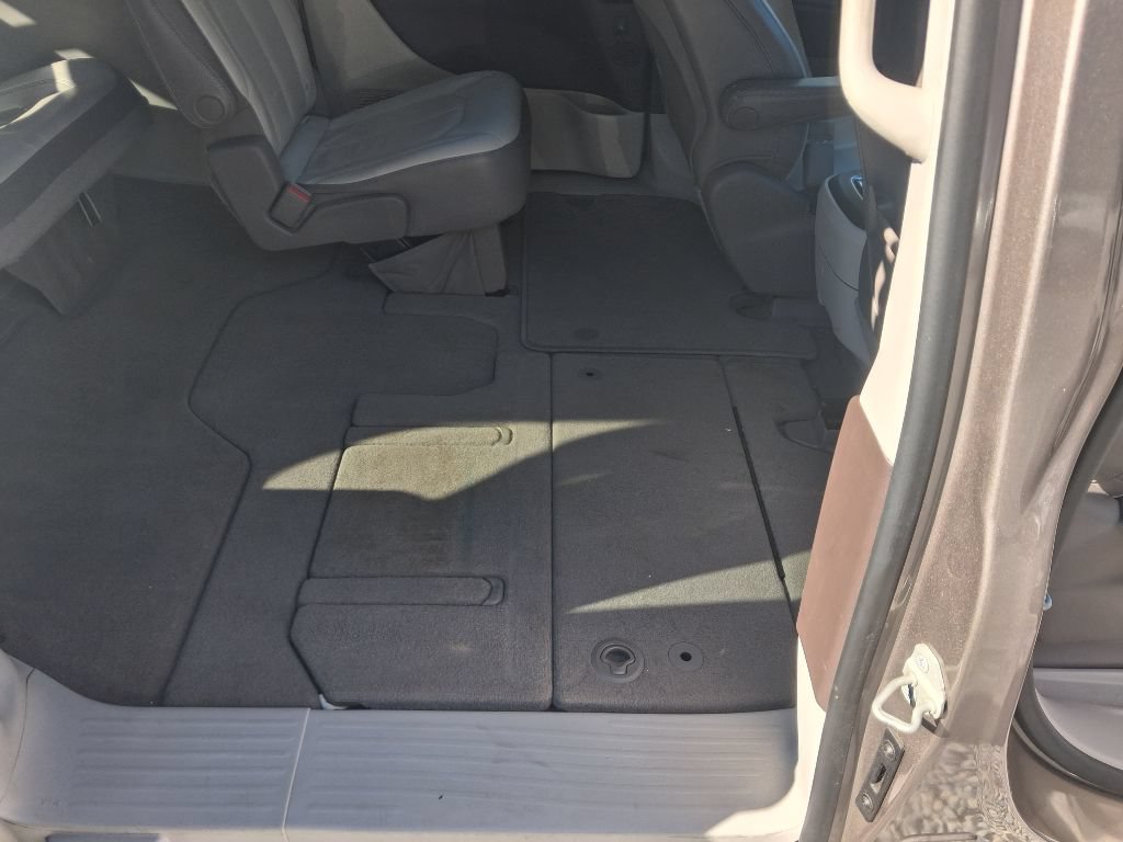 Used 2018 Chrysler Pacifica Touring-L Plus w/ Advanced Safetytec Group FWD image 18