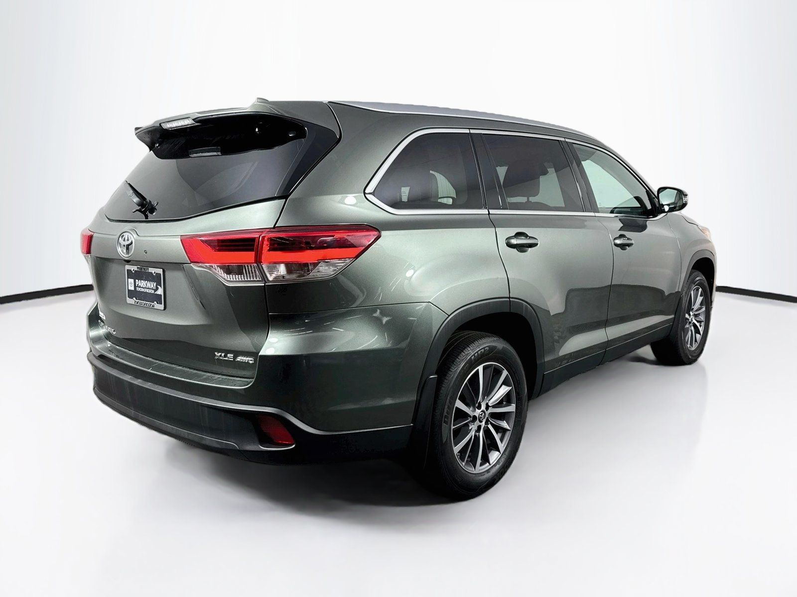 Used 2019 Toyota Highlander XLE AWD/4WD image 7