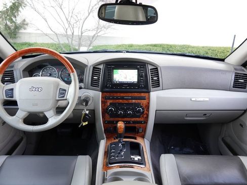 Used 2007 Jeep Grand Cherokee Overland AWD/4WD image 7