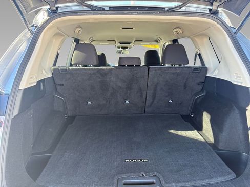 Used 2023 Nissan Rogue SV image 21