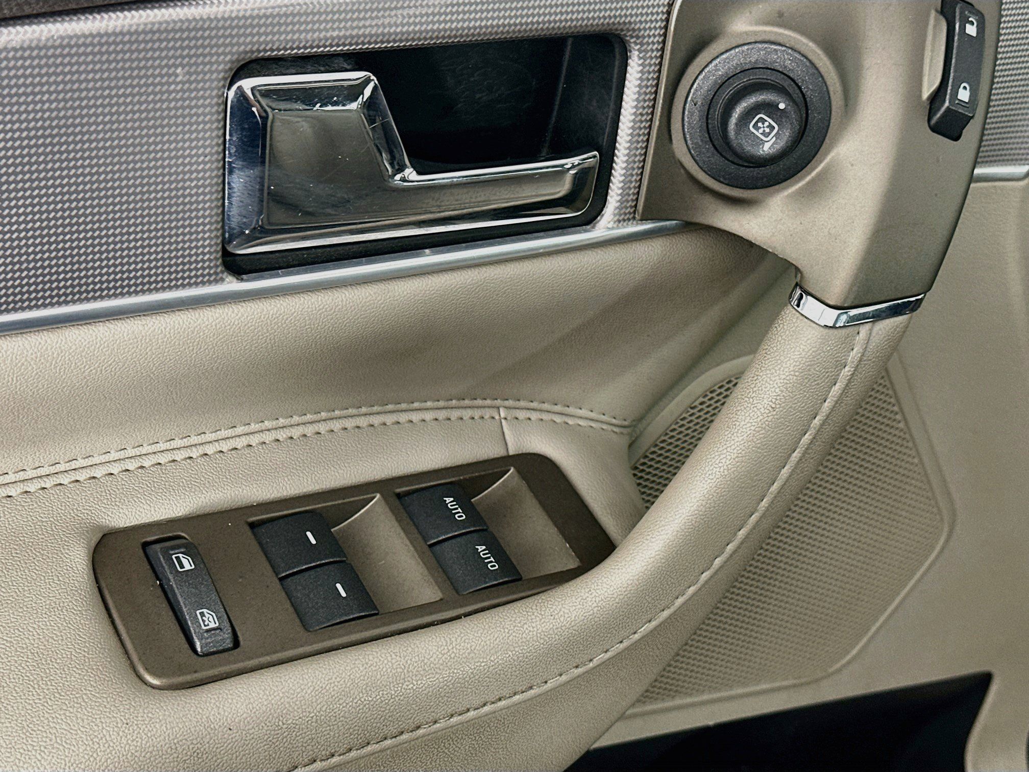 Used 2013 Lincoln MKX FWD image 15