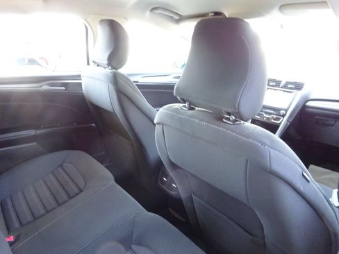 Used 2017 Ford Fusion SE w/ Fusion SE Technology Package FWD image 21