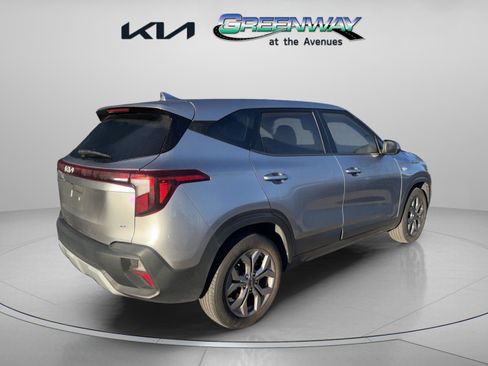 Used 2024 Kia Seltos LX image 4