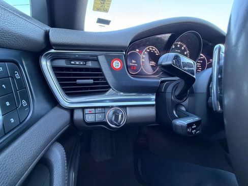 Used 2022 Porsche Panamera 4 Platinum Edition image 34