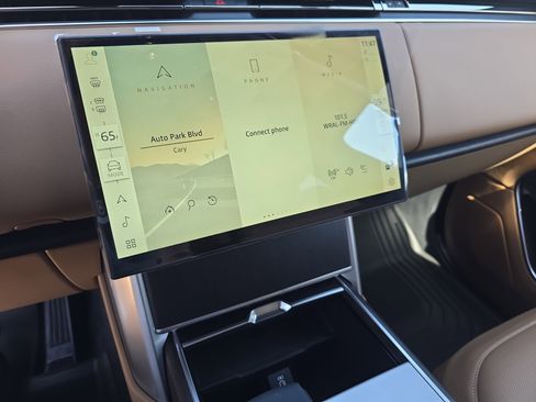 New 2026 Land Rover Range Rover Long Wheelbase SE image 20