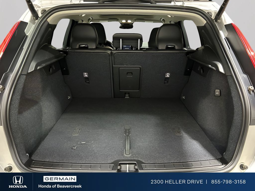 Used 2023 Volvo XC40 B4 Ultimate FWD image 29
