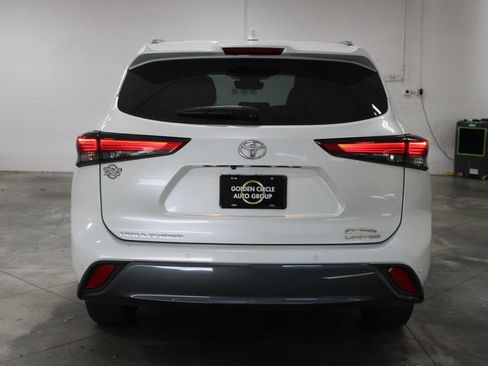 Used 2023 Toyota Highlander Limited FWD image 8