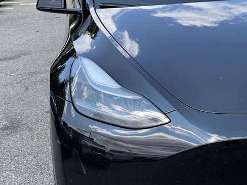 Used 2024 Tesla Model Y Long Range AWD/4WD image 9