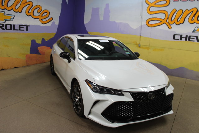 Used 2019 Toyota Avalon XSE FWD image 2