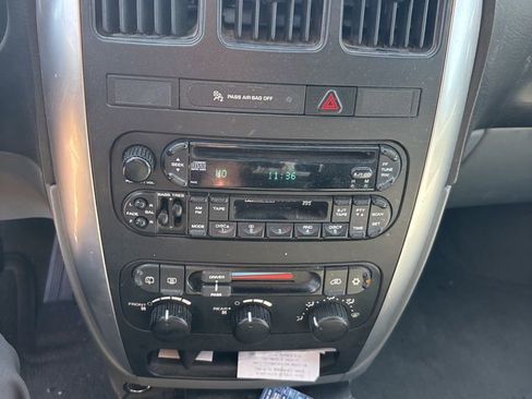 Used 2006 Chrysler Town & Country Touring image 8