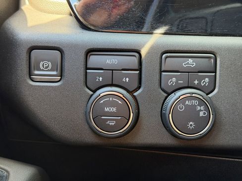 Used 2022 Chevrolet Silverado 1500 LT w/ Protection Package image 17