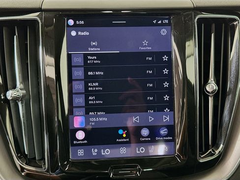 Used 2025 Volvo XC60 B5 Core image 21