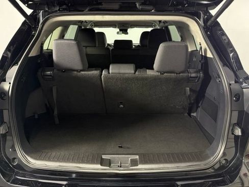 Used 2025 Toyota Highlander LE FWD image 26