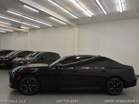 Used 2023 BMW 760i xDrive w/ Luxury Rear Seating Package AWD/4WD image 4