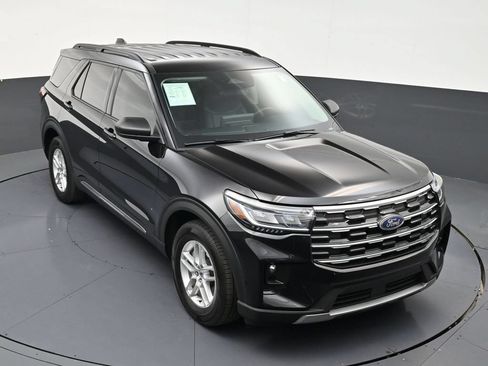 Used 2025 Ford Explorer Active w/ Active Comfort Package RWD image 19