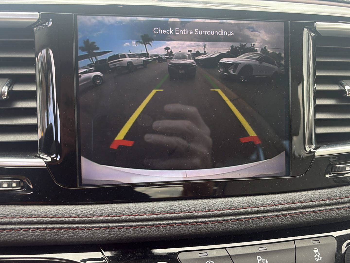 Used 2020 Chrysler Pacifica Limited FWD image 18