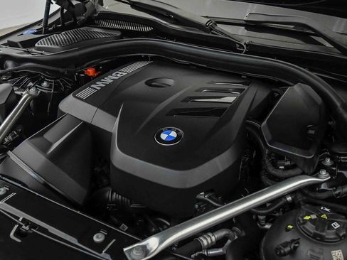 Used 2025 BMW 530i w/ Premium Package image 28