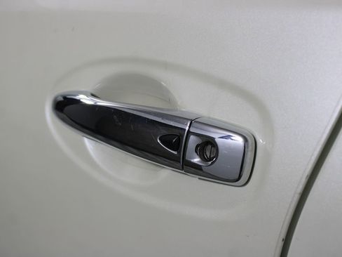 Used 2017 Nissan Rogue SV w/ HEV Premium Package FWD image 39