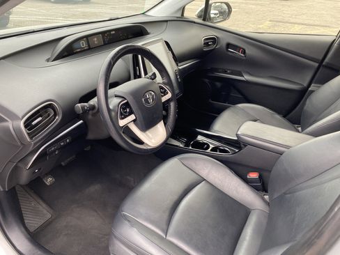 Used 2018 Toyota Prius Four image 8