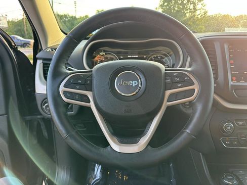 Used 2017 Jeep Cherokee Limited AWD/4WD image 19