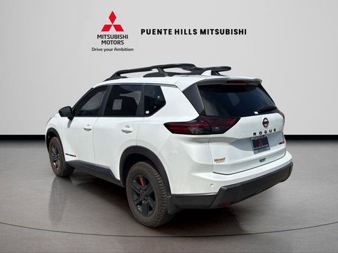 Used 2025 Nissan Rogue SV AWD/4WD image 7