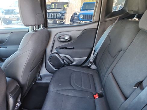 Used 2020 Jeep Renegade Latitude w/ Popular Equipment Group image 17